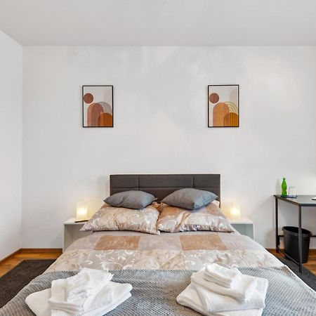 Zentrale Lage ... Ideal Fuer Geschaeftsleute, Monteure, Familien...3 Zimmer, Wlan, Smarttv Mettmann Dış mekan fotoğraf