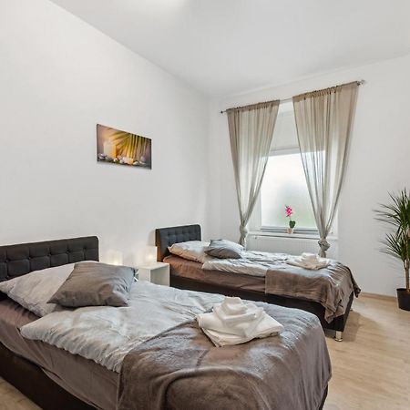 Zentrale Lage ... Ideal Fuer Geschaeftsleute, Monteure, Familien...3 Zimmer, Wlan, Smarttv Mettmann Dış mekan fotoğraf