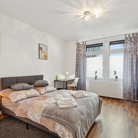 Zentrale Lage ... Ideal Fuer Geschaeftsleute, Monteure, Familien...3 Zimmer, Wlan, Smarttv Mettmann Dış mekan fotoğraf