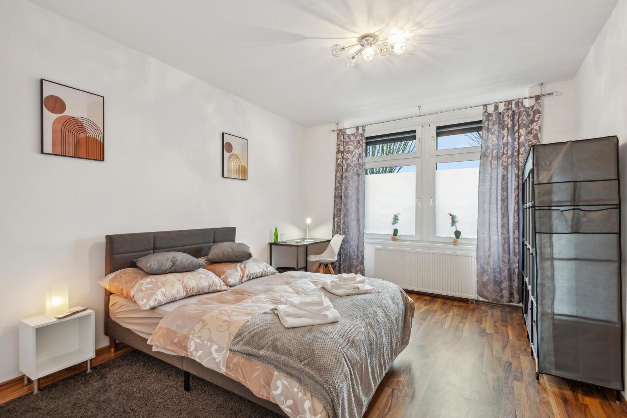 Zentrale Lage ... Ideal Fuer Geschaeftsleute, Monteure, Familien...3 Zimmer, Wlan, Smarttv Mettmann Dış mekan fotoğraf