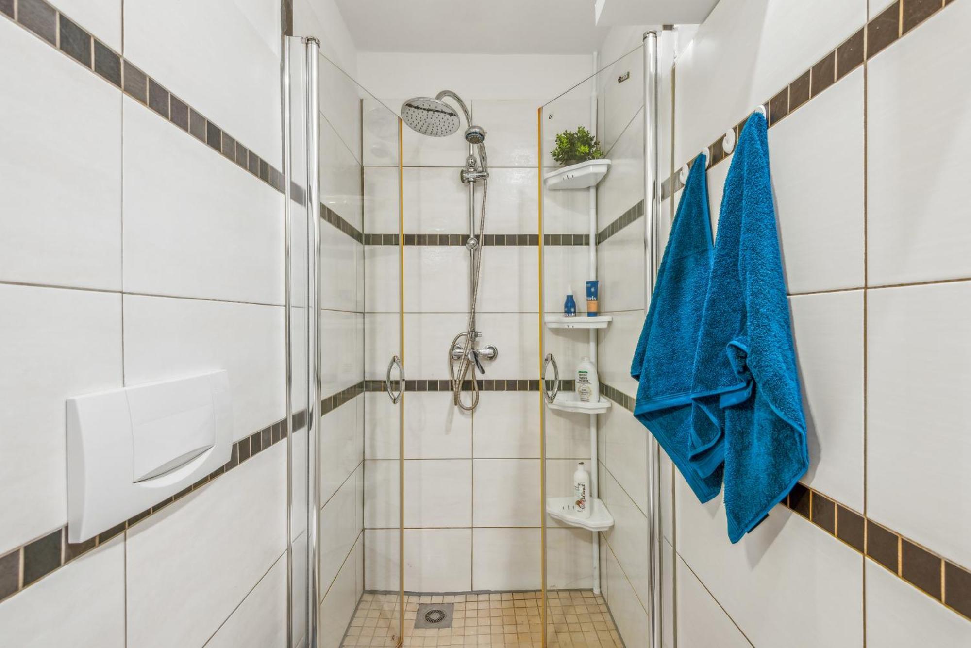 Zentrale Lage ... Ideal Fuer Geschaeftsleute, Monteure, Familien...3 Zimmer, Wlan, Smarttv Mettmann Dış mekan fotoğraf