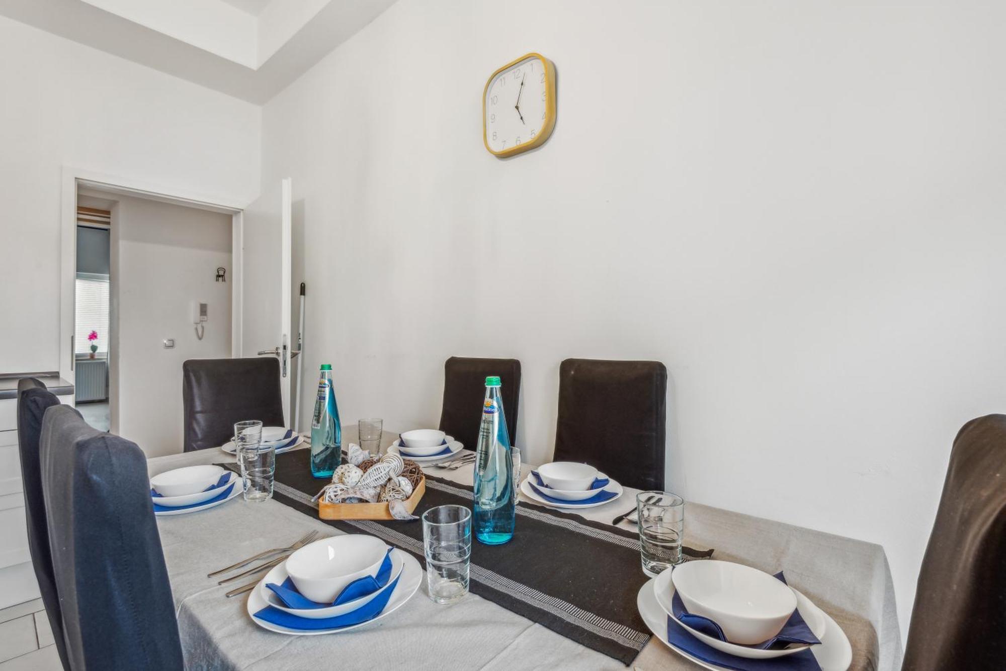 Zentrale Lage ... Ideal Fuer Geschaeftsleute, Monteure, Familien...3 Zimmer, Wlan, Smarttv Mettmann Dış mekan fotoğraf